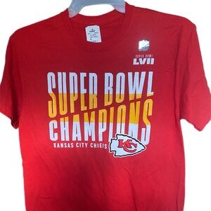 Gildan Red Super Bowl Champions Tee Med. Short Sleeve.